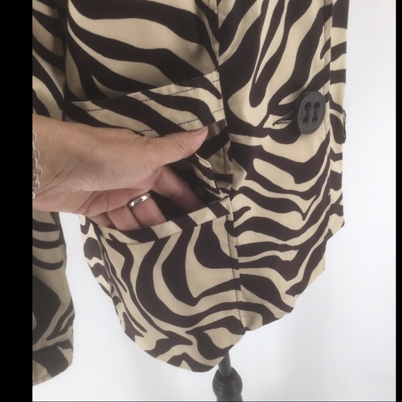e-col-o-gie XL Zebra Print Jacket - Picture 7 of 10